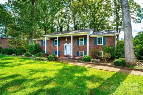 107 Oakwood St, Morganton, NC 28655