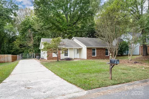 7724 Hickory Hollow Ln, Charlotte, NC 28227