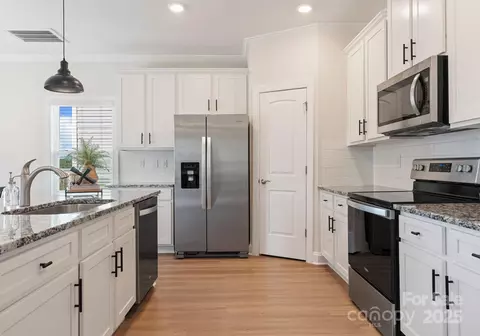 Kitchen - 159 Tanner Loop, Troutman, NC 28166 photo 3 of 5
