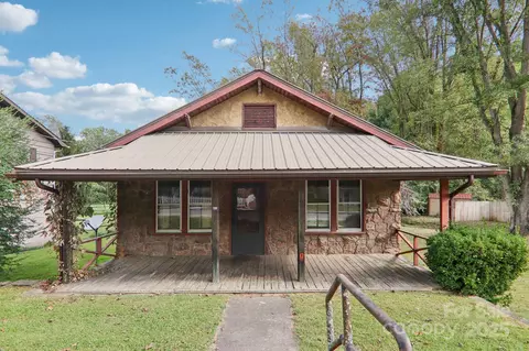 169 East St, Waynesville, NC 28786