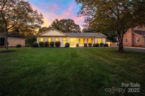 216 Chadmore Dr, Charlotte, NC 28270