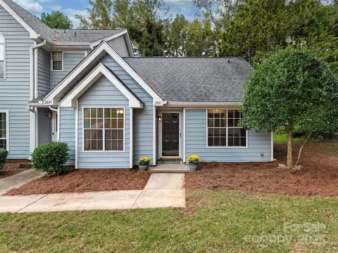 2851 Iron Gate Ln, Charlotte, NC 28212