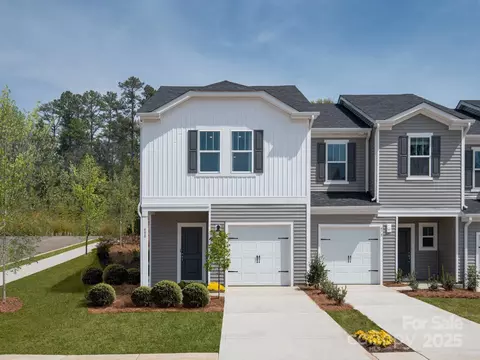 4043 Summit Woods Dr, Charlotte, NC 28216