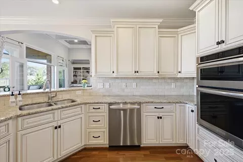 Kitchen - 7511 Pine Glade Dr, Denver, NC 28037 photo 4 of 5