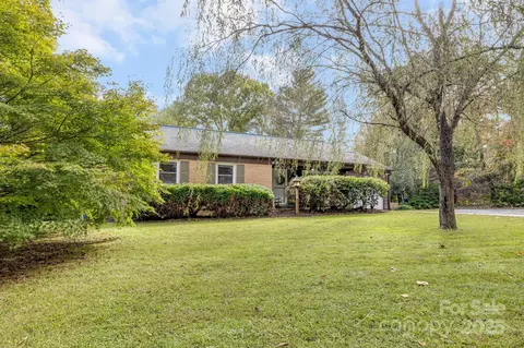 422 Comet Dr, Hendersonville, NC 28791