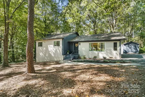6641 Lakeside Dr, Charlotte, NC 28215