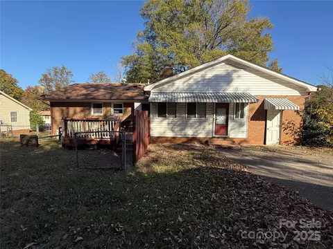 6201 Eagle Peak Dr, Charlotte, NC 28214