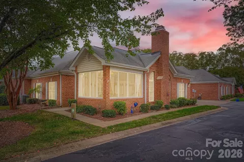 8406 Highland Glen Dr, Charlotte, NC 28269