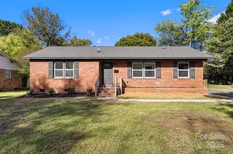 2816 Dalecrest Dr, Charlotte, NC 28269