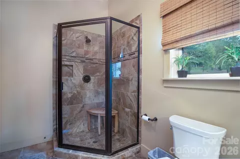 Bath - 4 Grayling Dr, Cullowhee, NC 28723 photo 3 of 5