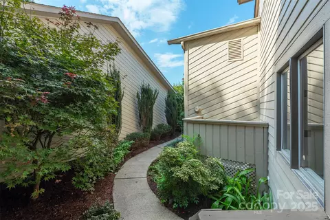 115 Clubwood Ct, Asheville, NC 28803