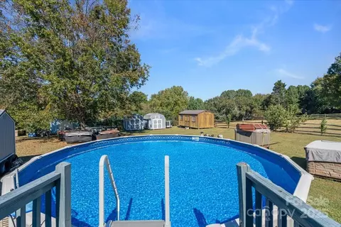 Exterior - 905 Stevens Rd, Monroe, NC 28110 photo 6 of 7