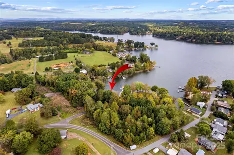 4322 Circle Dr, Claremont, NC 28610