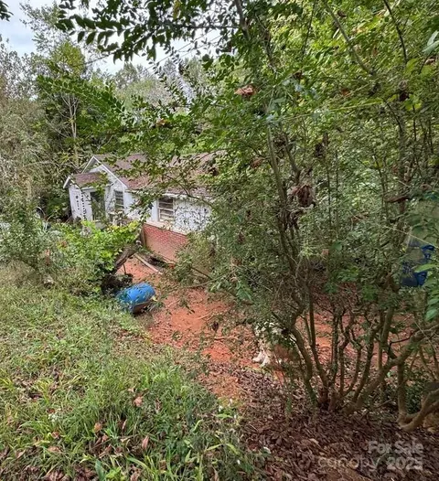 601 Reservoir Rd, Marion, NC 28752