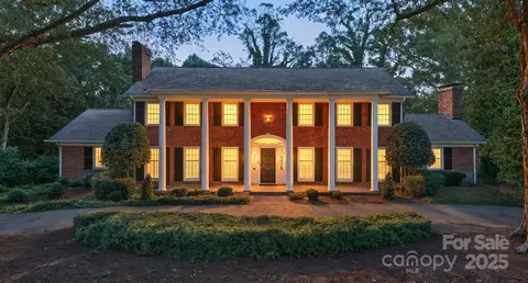 2042 2nd Nw St NW, Hickory, NC 28601