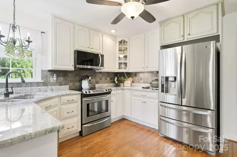 Kitchen - 6404 Fox Trce, Salisbury, NC 28147 photo 2 of 3