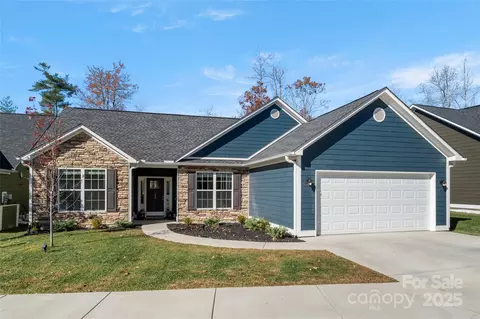 133 Marianne Dr, Hendersonville, NC 28739