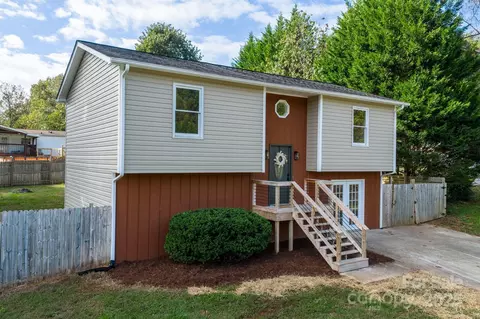 3475 Autumnwood Pl, Lenoir, NC 28645