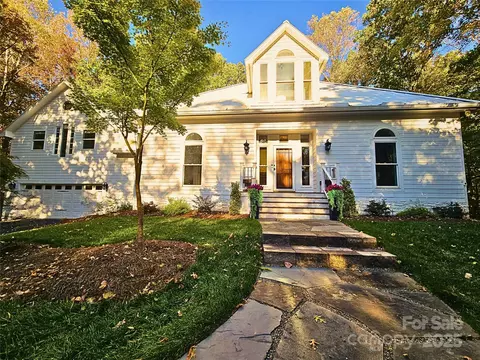625 Lochaven Rd, Waxhaw, NC 28173