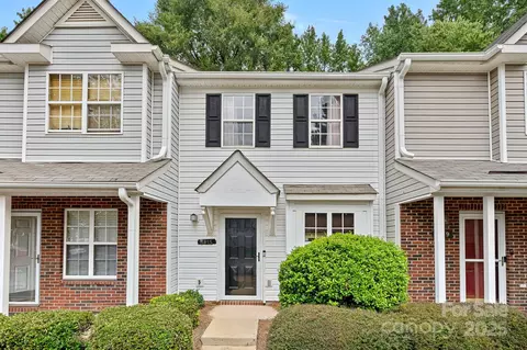 5415 Kimmerly Woods Dr, Charlotte, NC 28215
