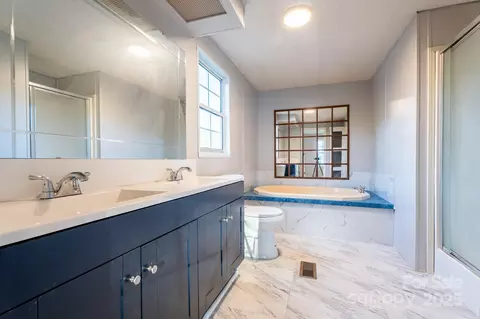 Bath - 2918 23rd Ne Ave NE, Hickory, NC 28601 photo 1 of 2