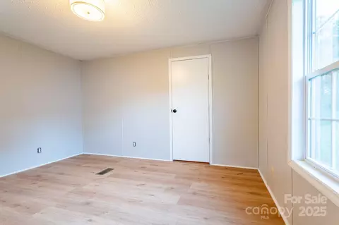 Bedroom - 2918 23rd Ne Ave NE, Hickory, NC 28601 photo 6 of 8