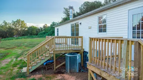 Exterior - 2918 23rd Ne Ave NE, Hickory, NC 28601 photo 5 of 5