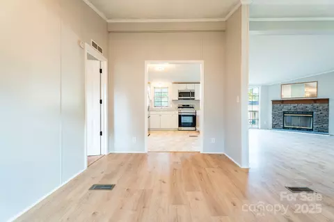 Living - 2918 23rd Ne Ave NE, Hickory, NC 28601 photo 5 of 9