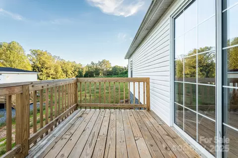 Exterior - 2918 23rd Ne Ave NE, Hickory, NC 28601 photo 2 of 5