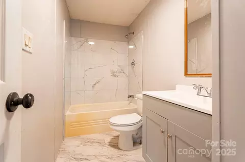 Bath - 2918 23rd Ne Ave NE, Hickory, NC 28601 photo 2 of 2