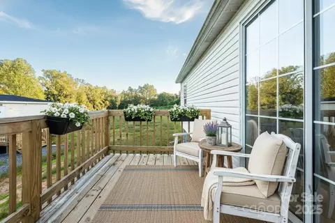 Exterior - 2918 23rd Ne Ave NE, Hickory, NC 28601 photo 1 of 5