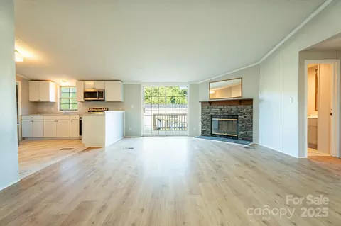 Living - 2918 23rd Ne Ave NE, Hickory, NC 28601 photo 3 of 9