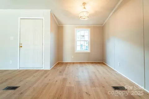 Living - 2918 23rd Ne Ave NE, Hickory, NC 28601 photo 4 of 9