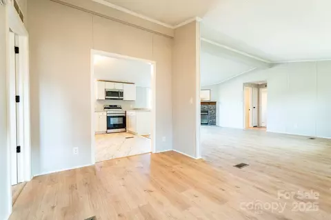 Living - 2918 23rd Ne Ave NE, Hickory, NC 28601 photo 6 of 9