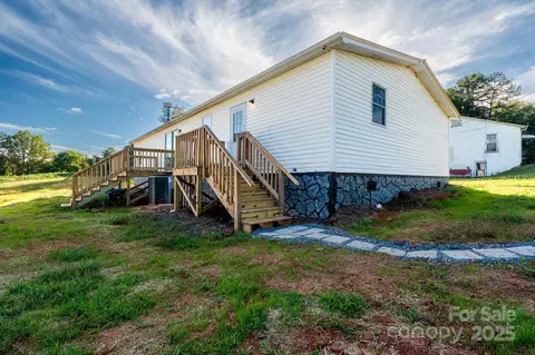 Exterior - 2918 23rd Ne Ave NE, Hickory, NC 28601 photo 4 of 5