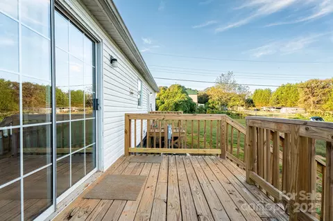 Exterior - 2918 23rd Ne Ave NE, Hickory, NC 28601 photo 3 of 5