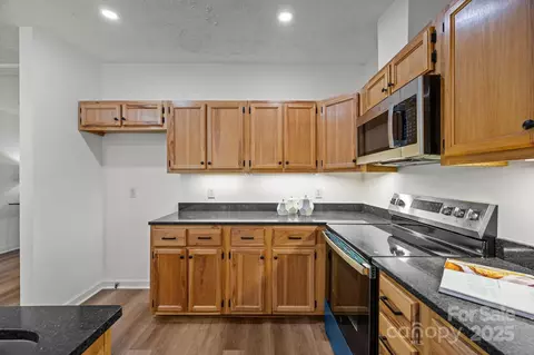 Kitchen - 86 Tuts Ter, Sylva, NC 28779 photo 5 of 7