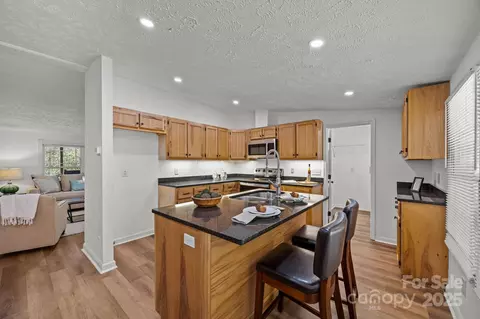 Kitchen - 86 Tuts Ter, Sylva, NC 28779 photo 4 of 7