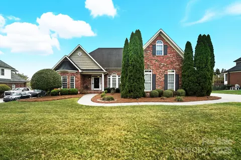 7935 Grimsby Cir, Harrisburg, NC 28075