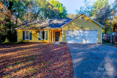 7541 Crestside Ln, Charlotte, NC 28227