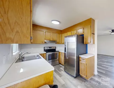 Kitchen - 3940 Herman Sipe Rd, Conover, NC 28613 photo 1 of 2