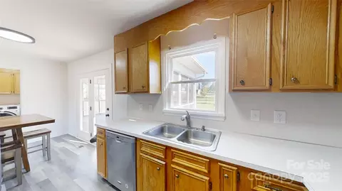 Kitchen - 3940 Herman Sipe Rd, Conover, NC 28613 photo 2 of 2