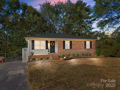 1022 Lakeview St, Kannapolis, NC 28083