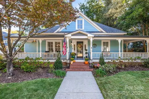 239 N Mulberry St, Statesville, NC 28677