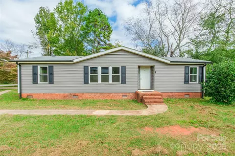4000 Chestnut Woods Dr, Kings Mountain, NC 28086