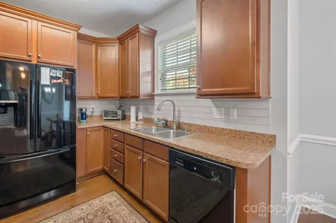Kitchen - 18134 Ebenezer Dr, Cornelius, NC 28031 photo 2 of 3