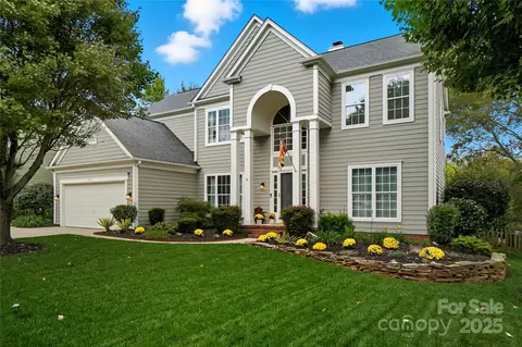 5701 Fairvista Dr, Charlotte, NC 28269