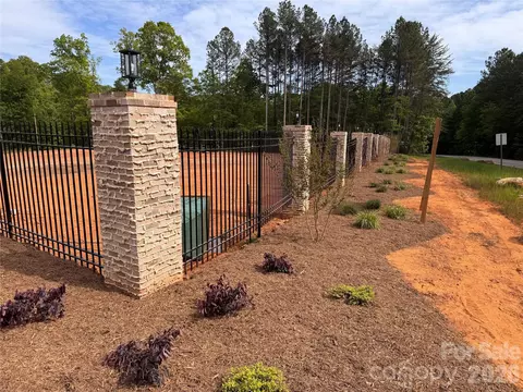 228 Fern Hill Rd, Troutman, NC 28166