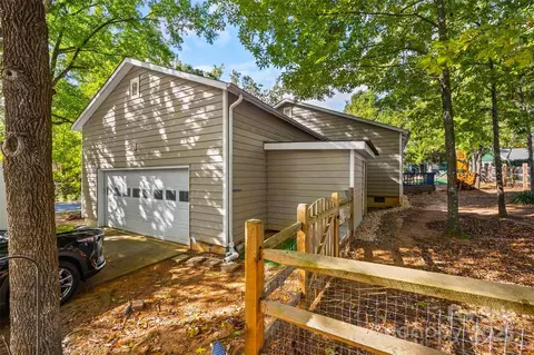 9013 Windjammer Dr, Tega Cay, SC 29708