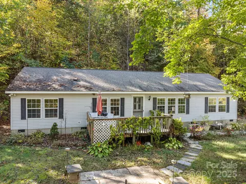 74 Davis Chapel Rd, Candler, NC 28715